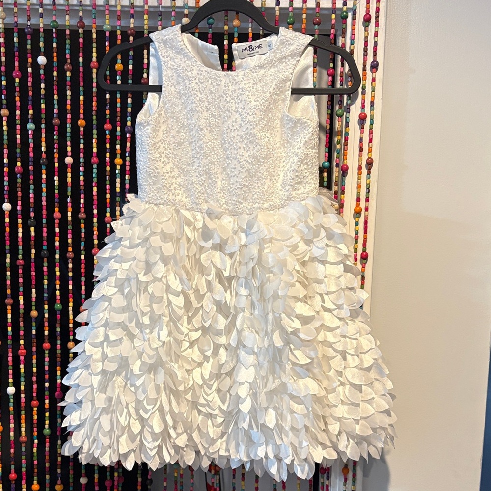 White Sleeveless Dress with Leafy Skirt